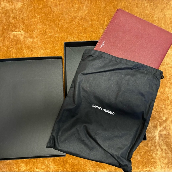 AUTHENTIC YVES SAINT LAURENT Pebbled Leather Clutch Portfolio - Picture 6 of 11